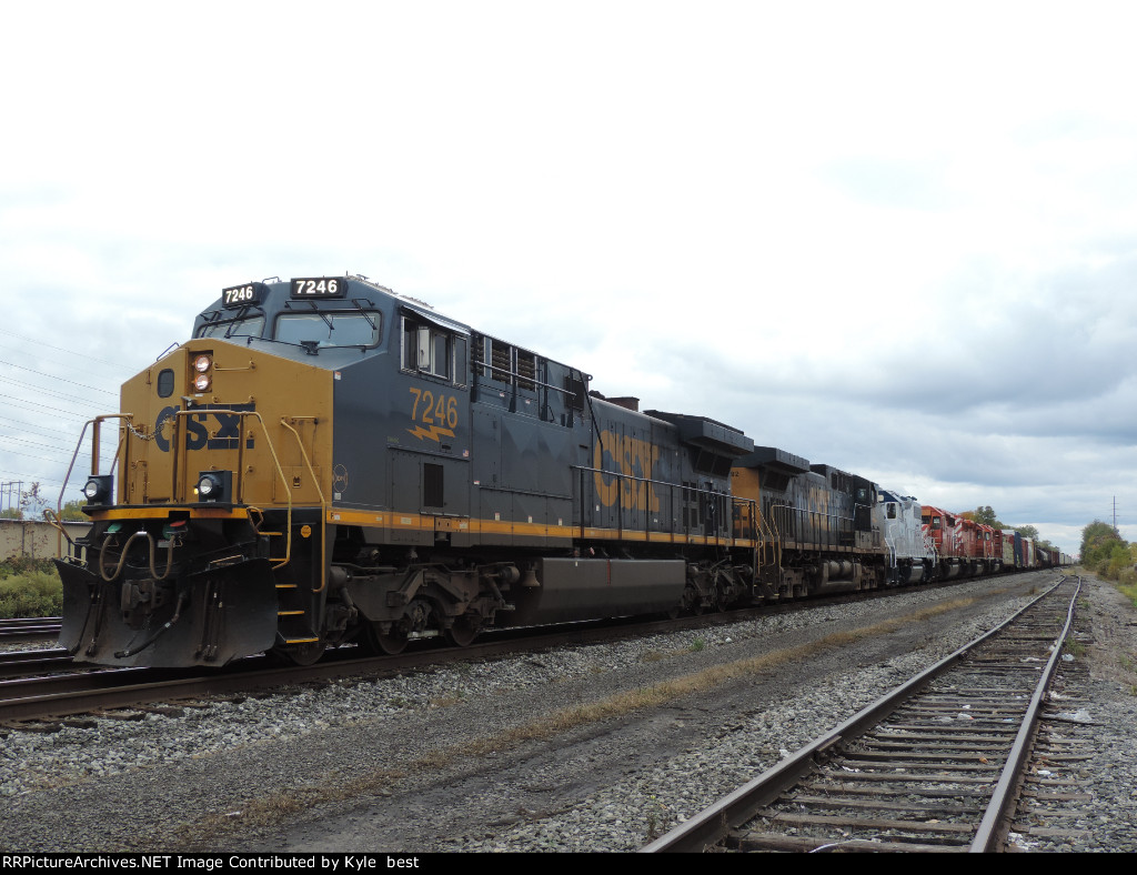 CSX 7246 on M560